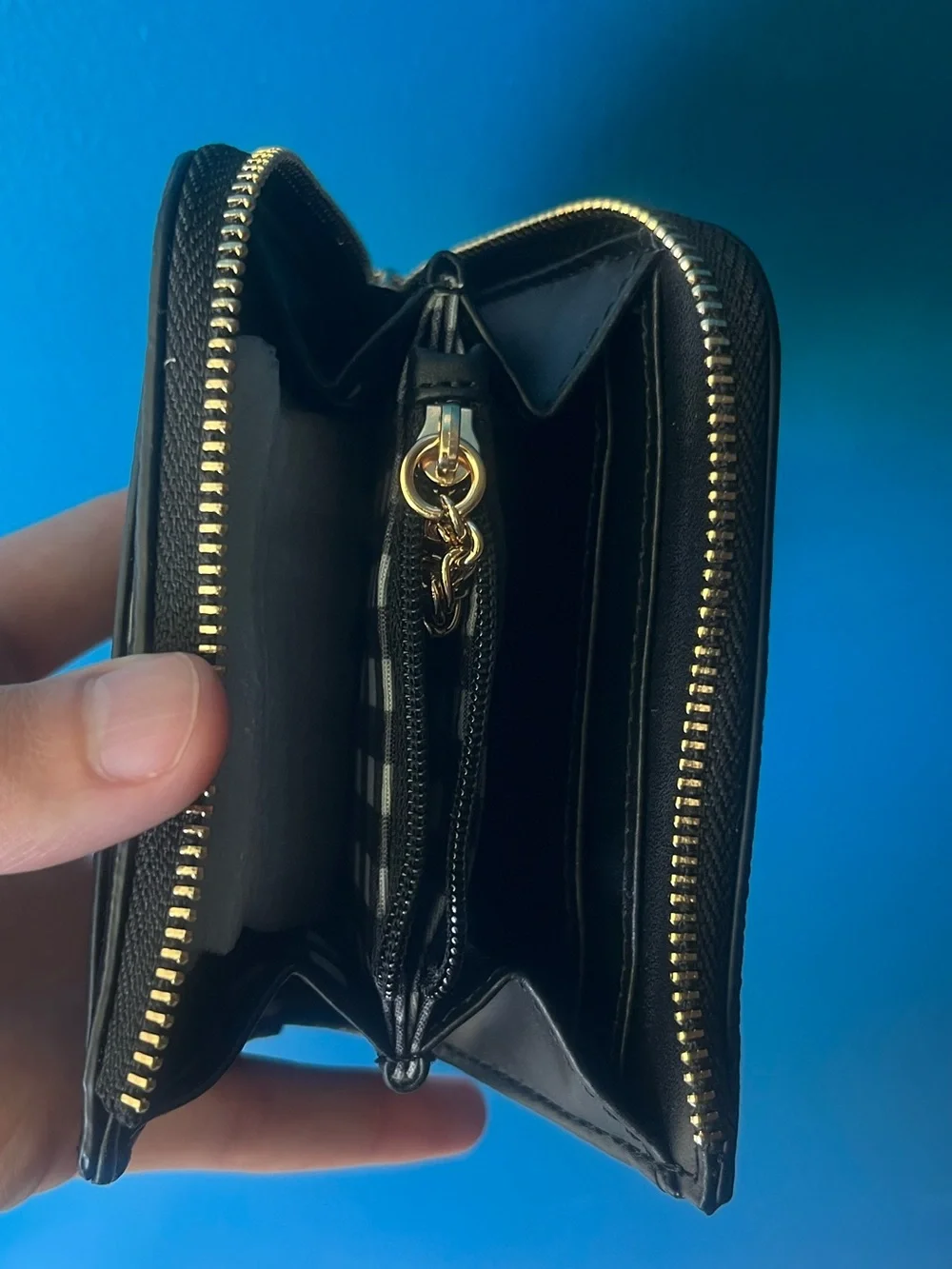 NWT Nanette Lepore Christie Black Pebbled Zip Around Card Case Wallet